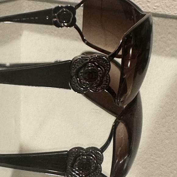 CHANEL Camellia Swarovski Crystal Sunglasses - Vintage - Picture 5 of 7